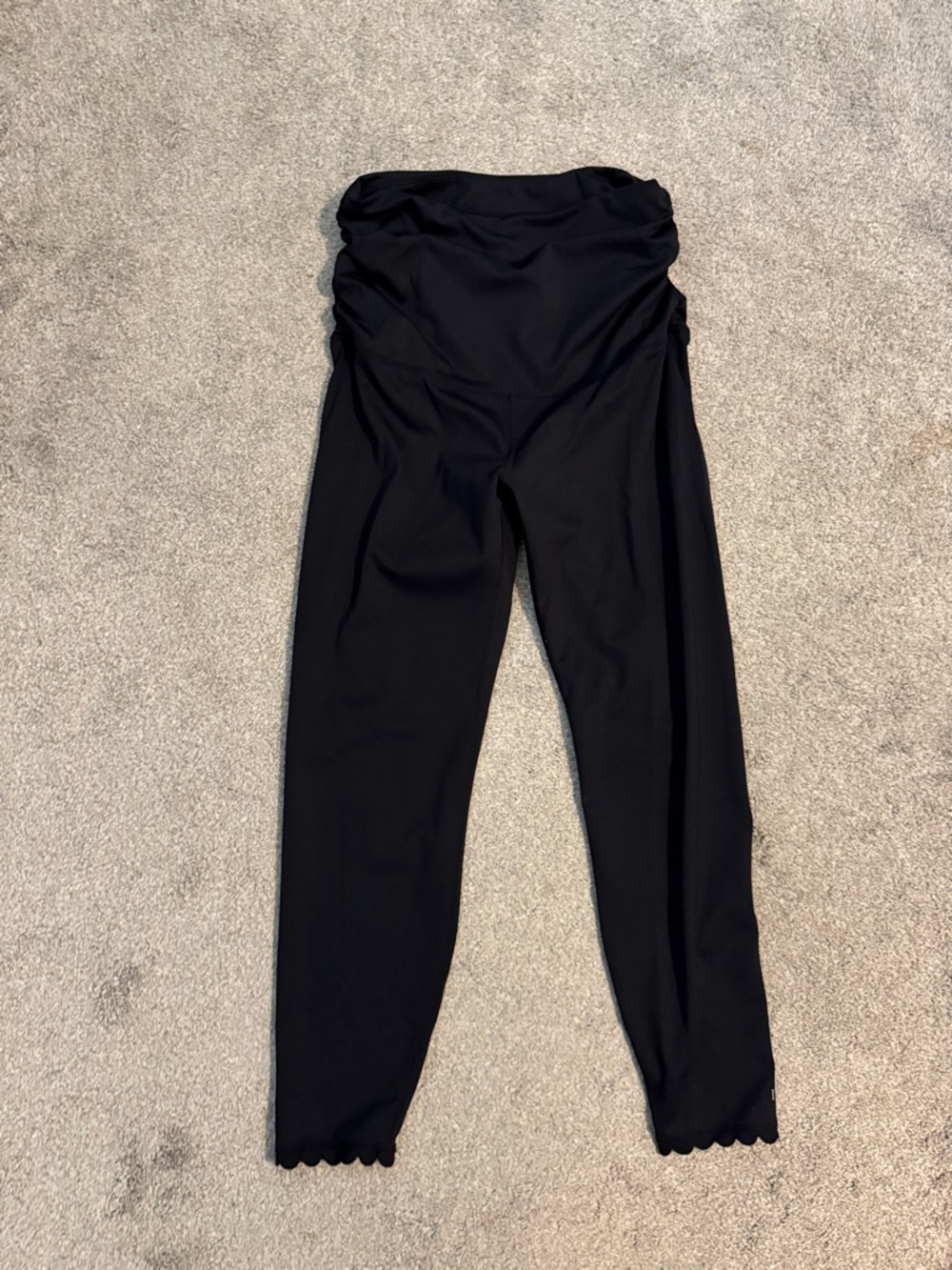 High-Waist Black Scalloped Hem Leggings